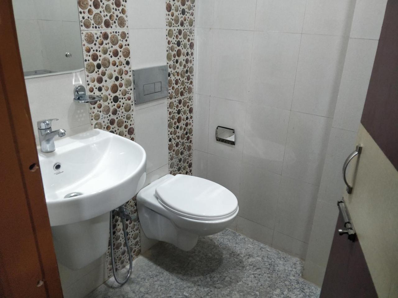 Oyo 16871 Anant Home Stay Shillong Eksteriør bilde